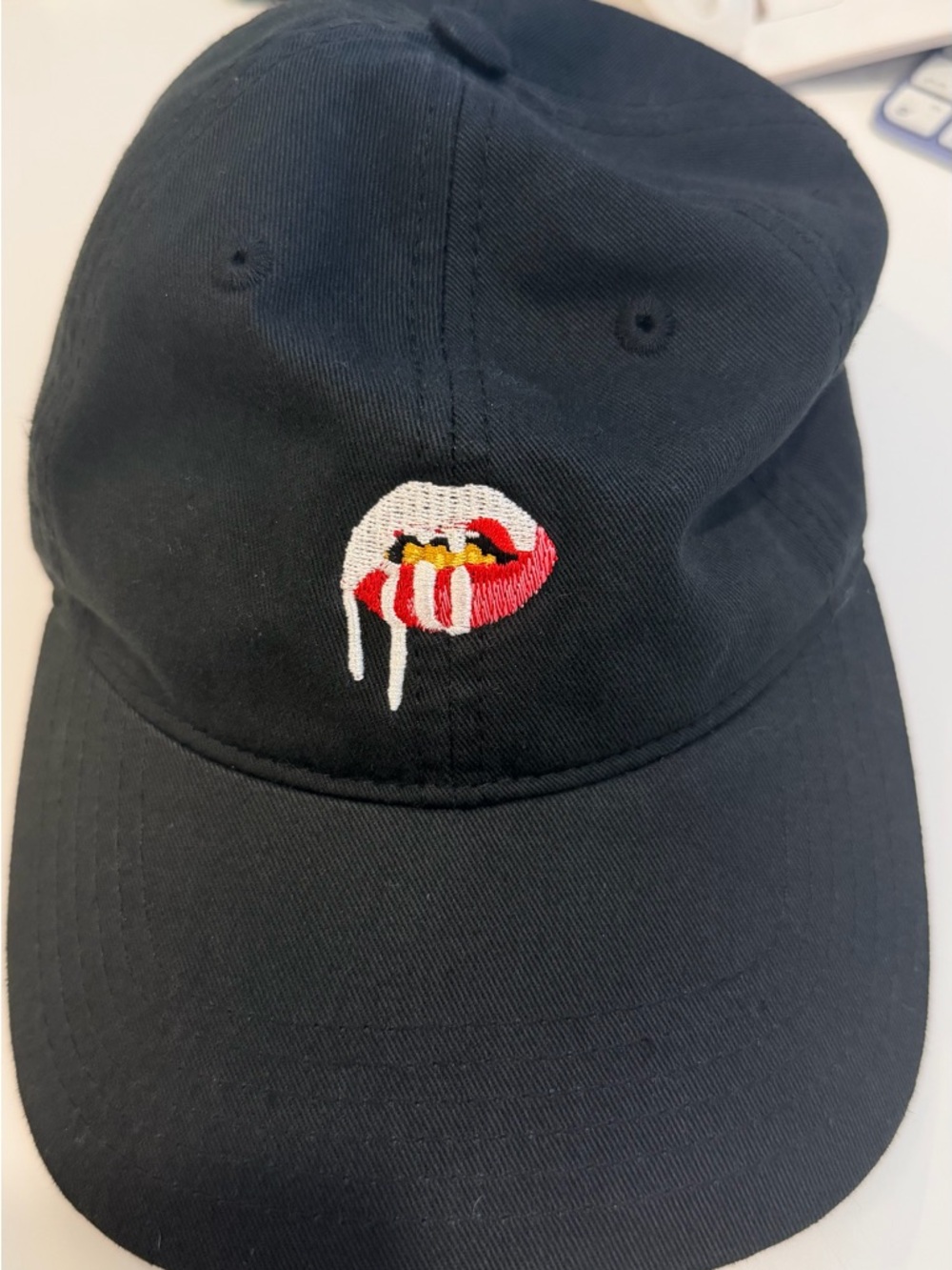 Kylie Cosmetics Black Dad Hat – Lips Embroidery Merch